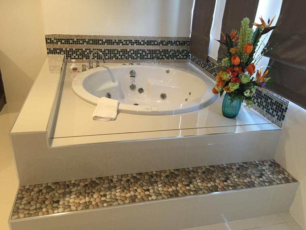 אובון רטצ'תאני The Rich Hotel Ubonratchathani חדר תמונה