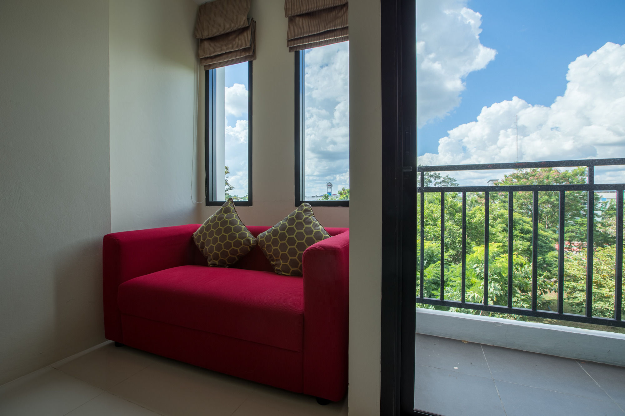 אובון רטצ'תאני The Rich Hotel Ubonratchathani מראה חיצוני תמונה