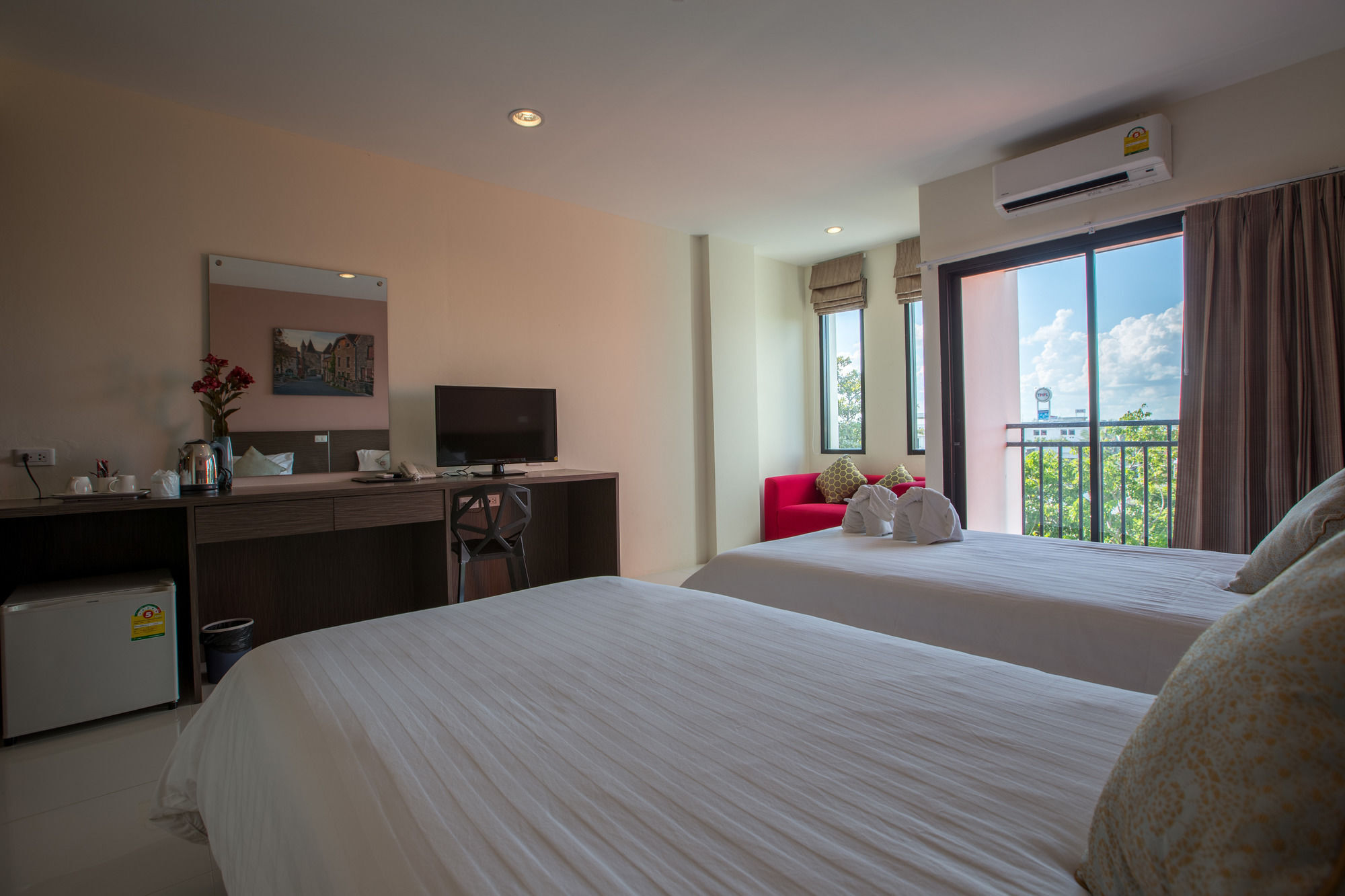 אובון רטצ'תאני The Rich Hotel Ubonratchathani מראה חיצוני תמונה